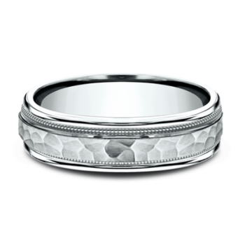 Men's Comfort-Fit Hammered Center Wedding Band in White Gold (6mm)