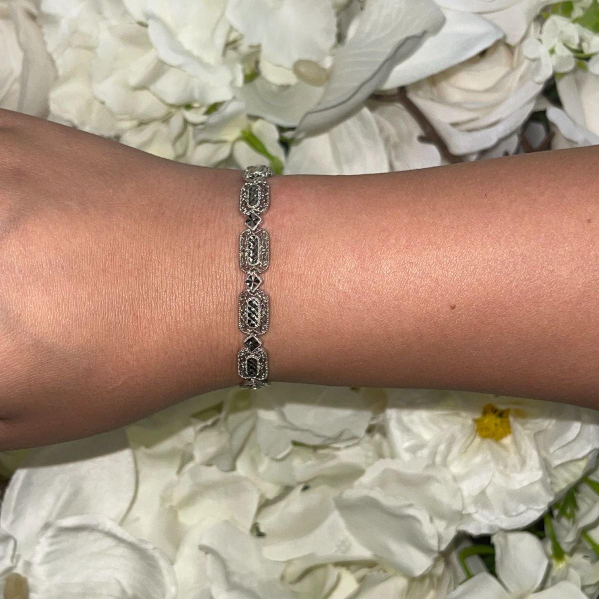 Diamond Cut Oval Link Bracelet in 14K White Gold